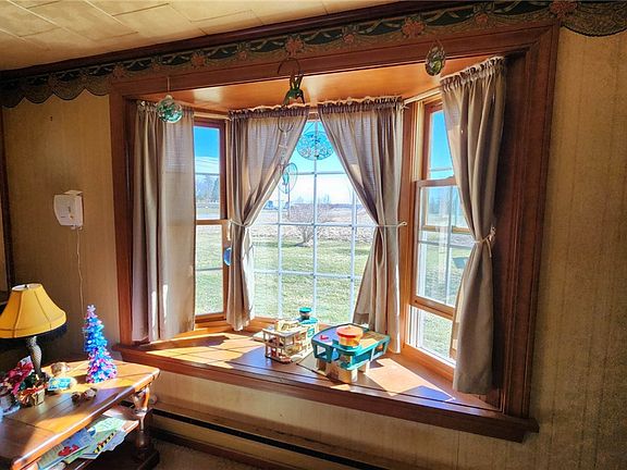 5th image of 2572 Cowan Rd