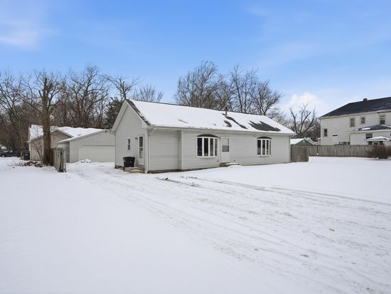 2832 Willowdale Rd, Portage, IN 46368