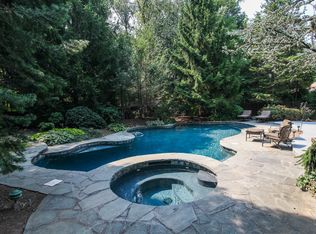 3 Wilshire Dr, Livingston, NJ 07039