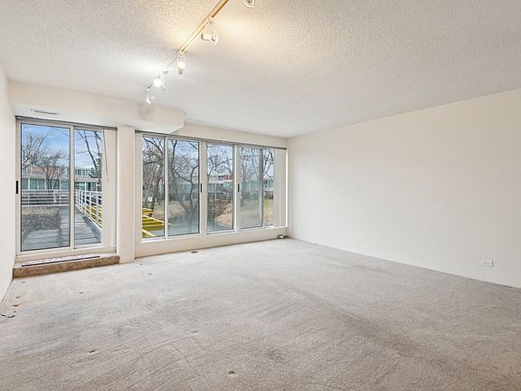 4th image of 2555 Gross Point Rd APT 101