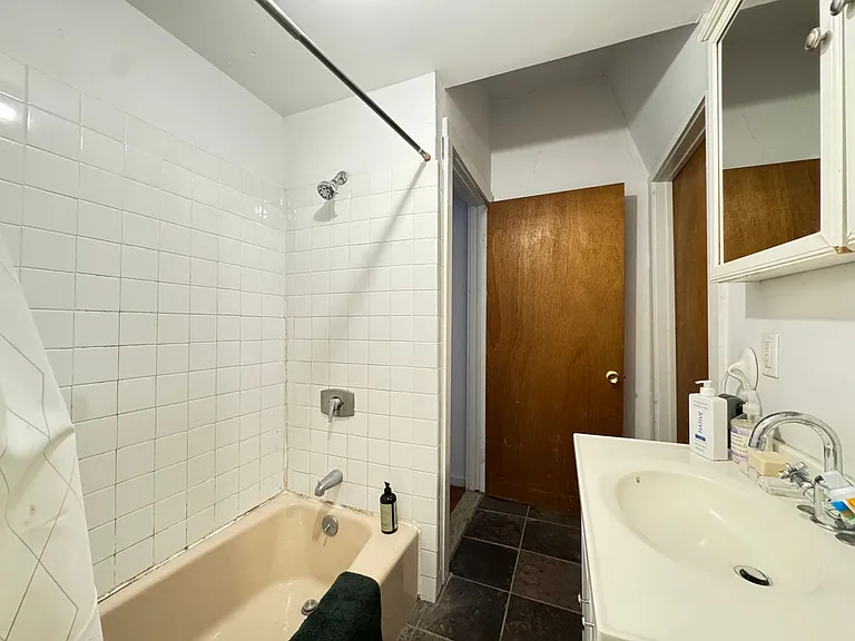 924 State St #7 — Photo 11