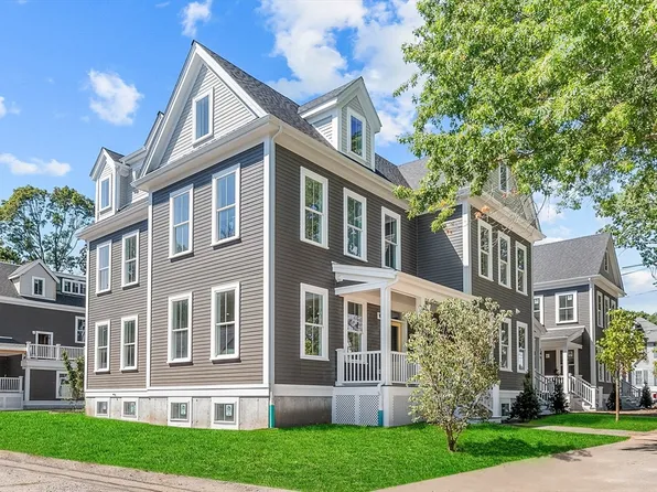 4 Colchester St #8, Hyde Park, MA 02136