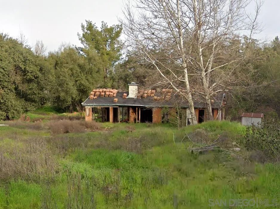 1st image of 865 N Glen Oaks Dr