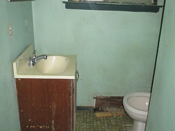 4th image of 663 Wilson Blvd