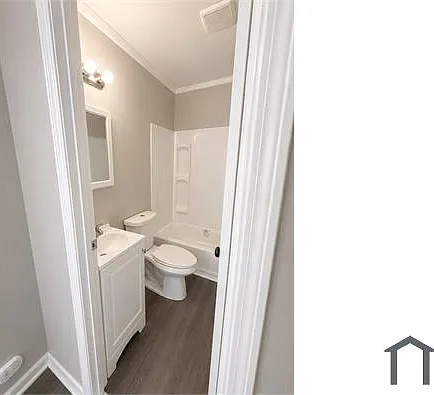 5335 Bancroft Ave #2W — Photo 11
