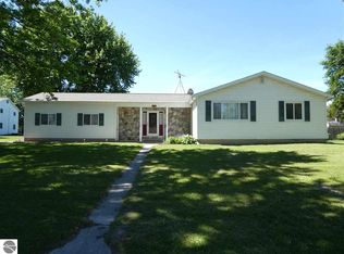 306 Devon Dr, Saint Louis, MI 48880