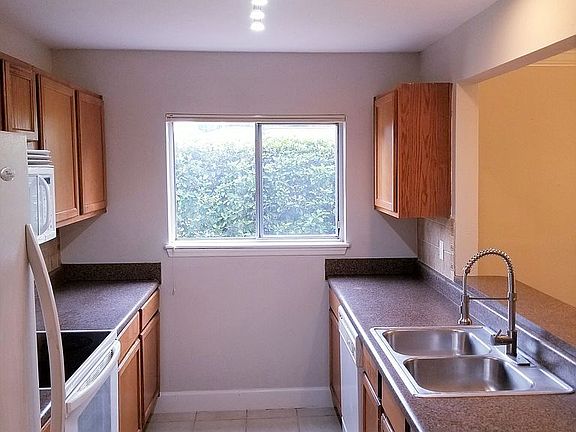 3rd image of 1943 Toucan Way Unit 212