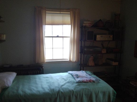 4th image of 211 Academy St