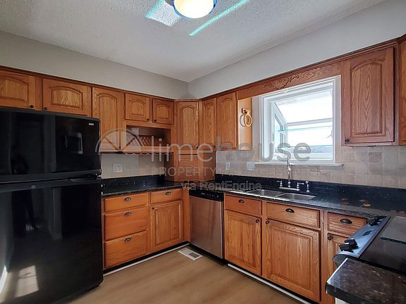 5th image of 1944 E Ocean View Ave APT B