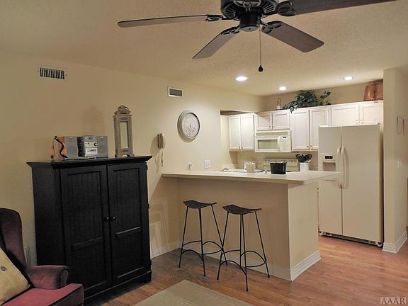 3rd image of 422 Albemarle Blvd APT 14C