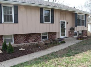 415 SW Sunset Dr, Lees Summit, MO 64081