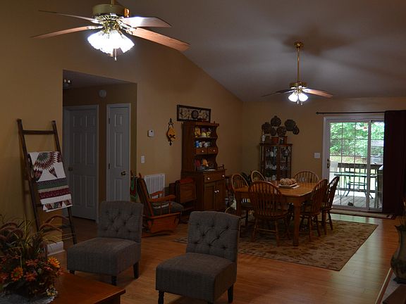 5th image of 461 Robin Hood Dr