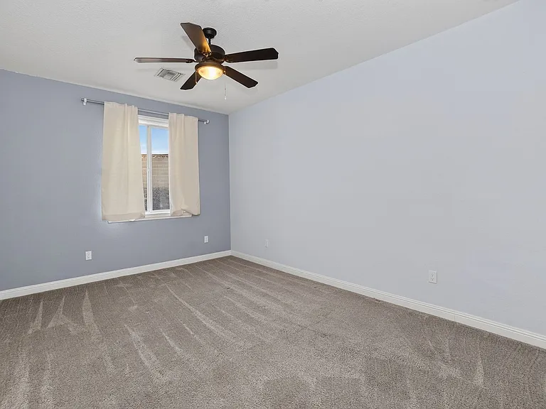 2792 S Aurora Ave — Photo 15