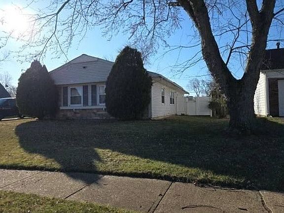 2nd image of 32 Gabriel Ln