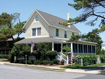 2nd image of 15 Laurel St