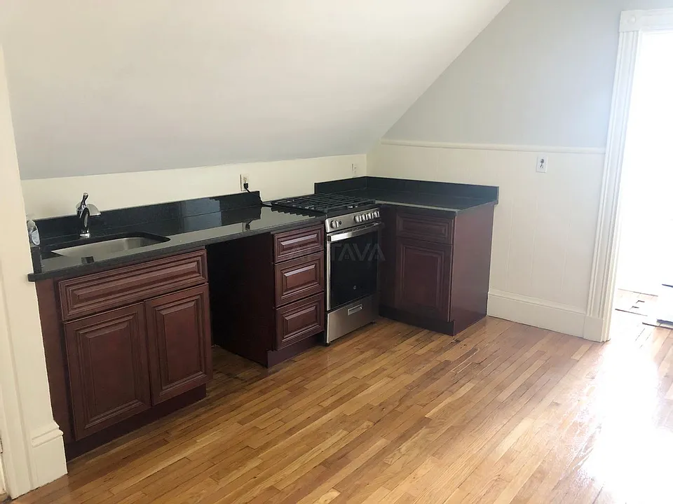 127 Summer St #3