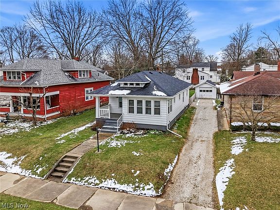 3rd image of 1156 Parkside Dr