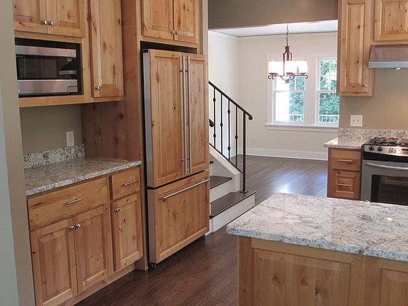 Kitchen/ Dining Room
