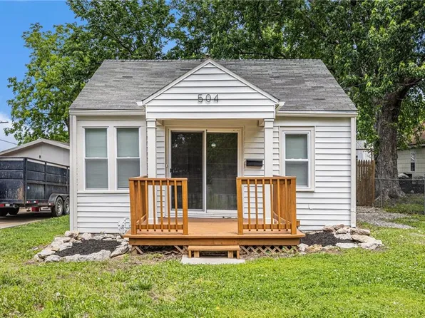 504 Pinkston St, Grandview, MO 64030