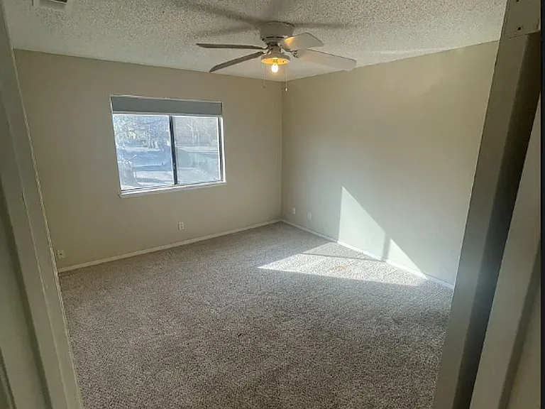 458 Nord Ave #12 — Photo 8