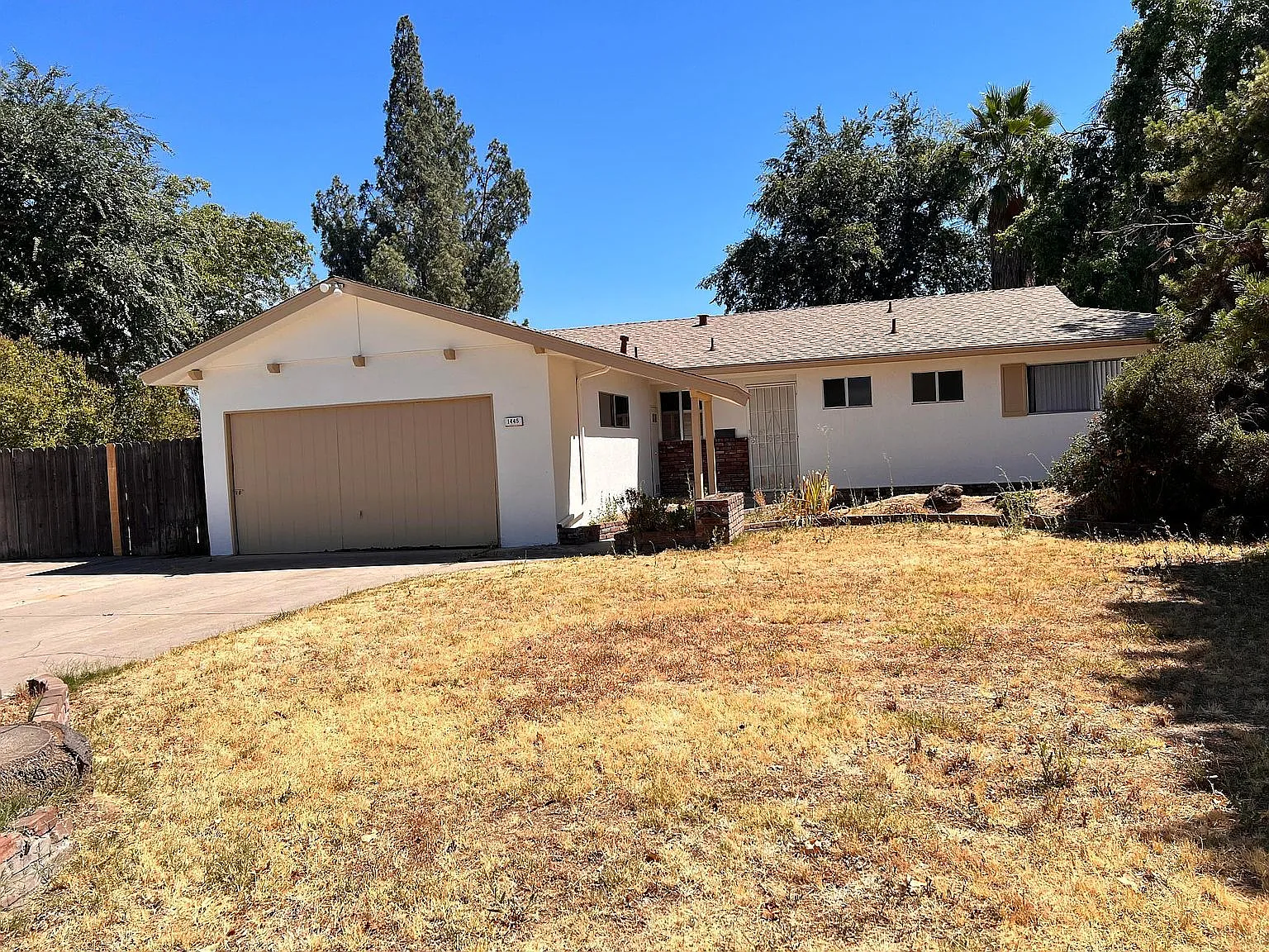 1445 E Paul Ave photo 1