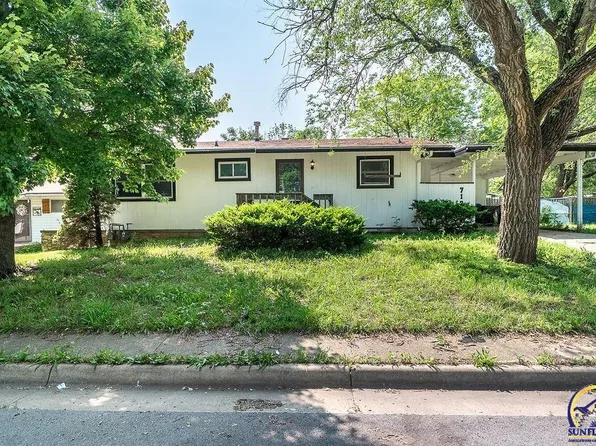7126 SW Wheatfield Ln, Topeka, KS 66619