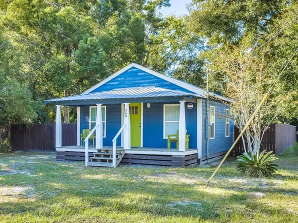 240 10th St, Apalachicola, FL 32320