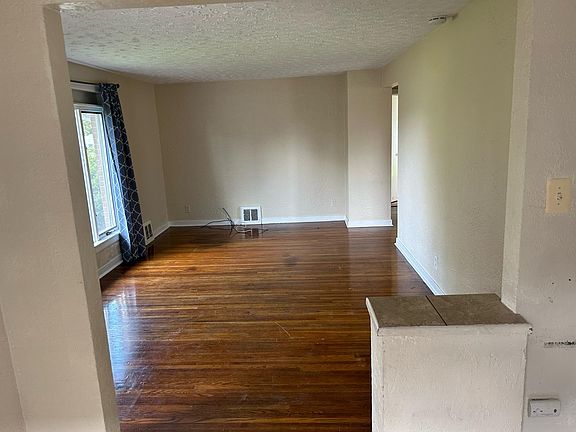 3rd image of 4883 Morgan Pkwy