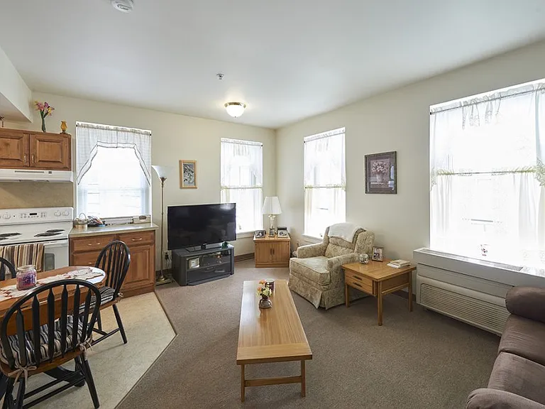 24 E High St — Photo 3