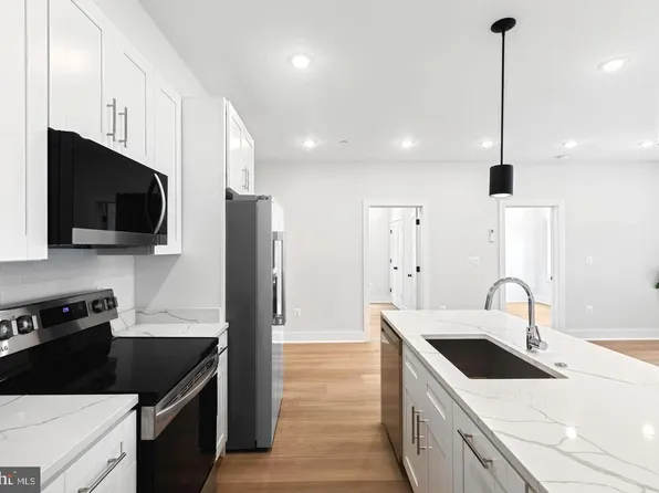 2236 40th St NW APT 4, Washington, DC 20007