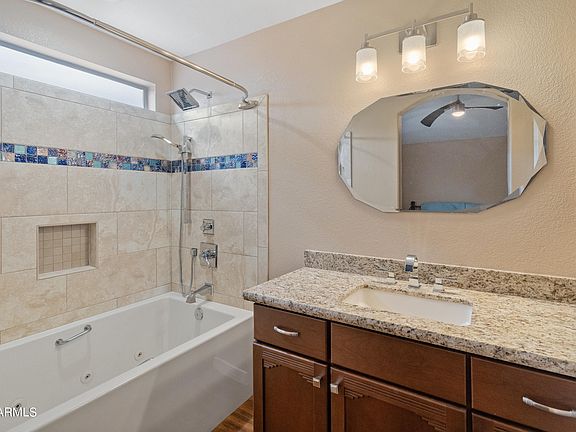 5th image of 14710 W PARKWOOD Drive