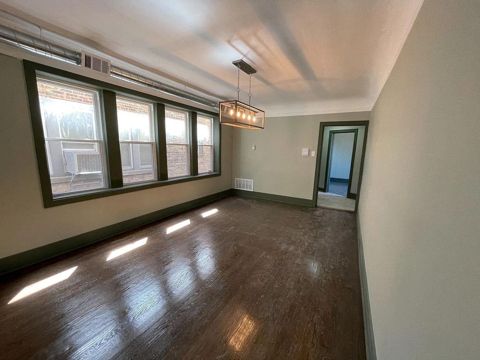 3 bed, 1300 sqft, $2,200 — Photo 3