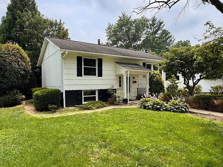208 Chestnut Rd — Photo 2
