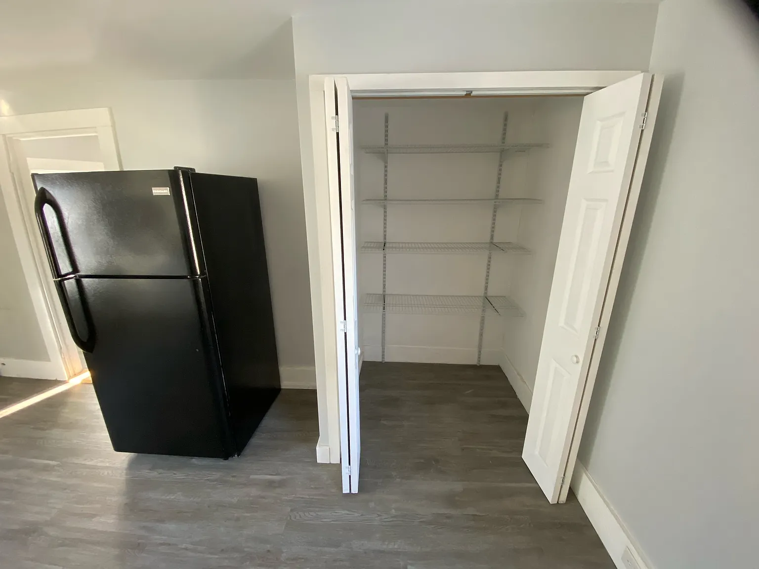 137 Spring St — Photo 4