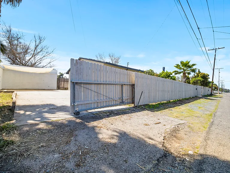 223 Emerson St — Photo 28