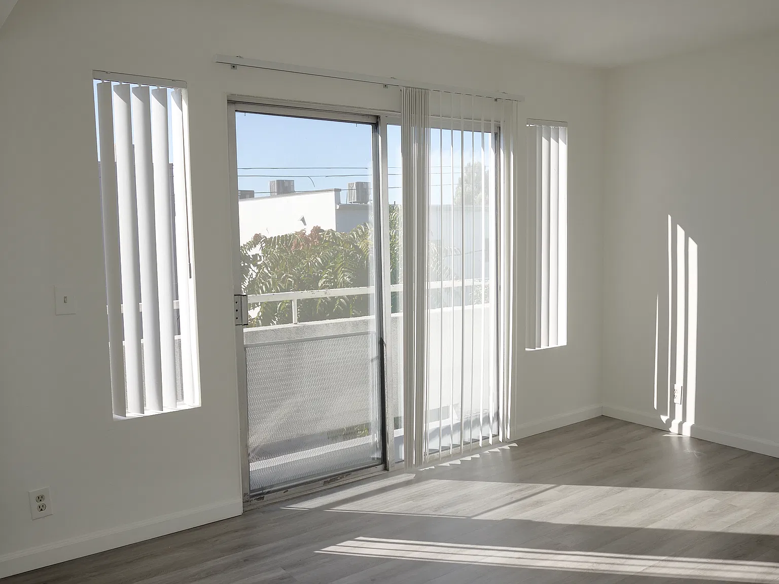 6138 Afton Place — Photo 4