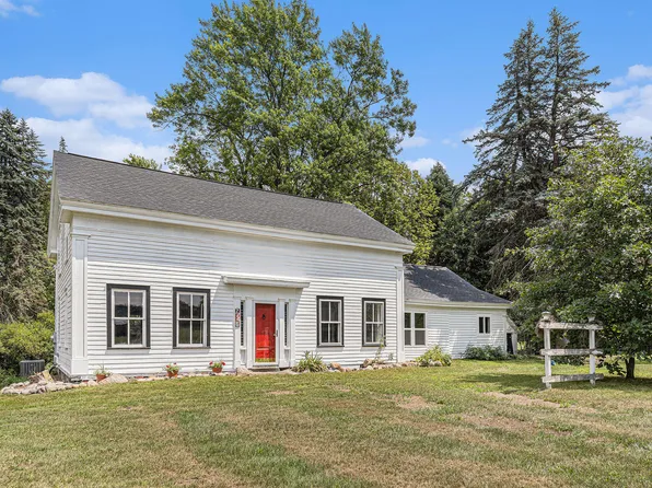 7746 Whites Bridge Rd, Belding, MI 48809