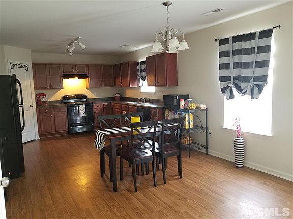 3rd image of 833 Black Angus Dr