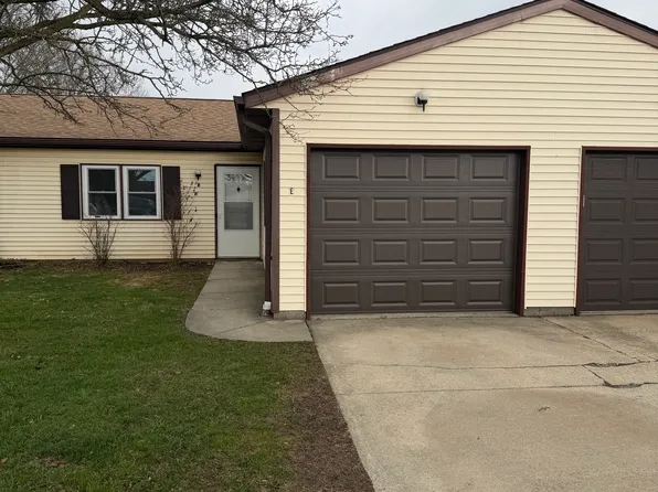 122 Royal Crest Dr Unit E, Seville, OH 44273