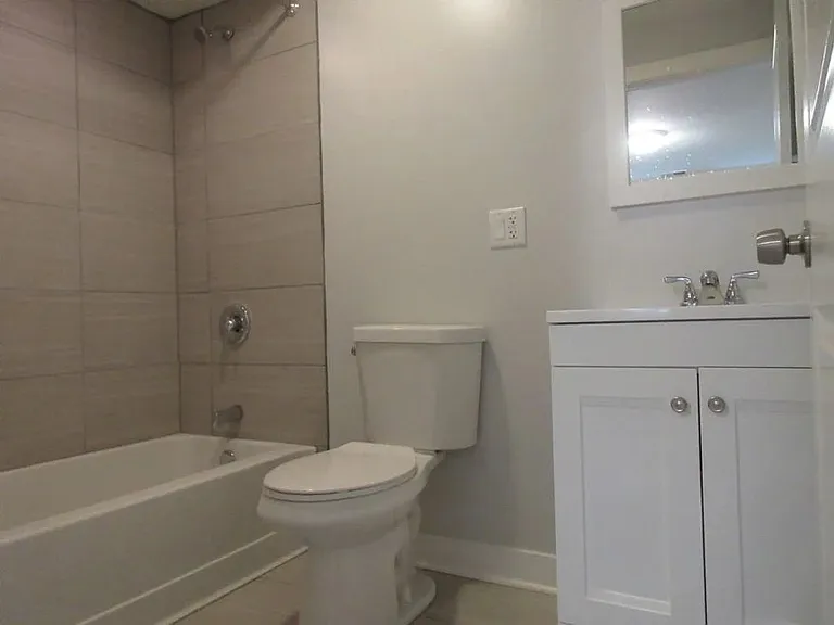 2020 N Bissell St #1F — Photo 18