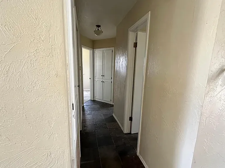 421 S Meadow Ln — Photo 4