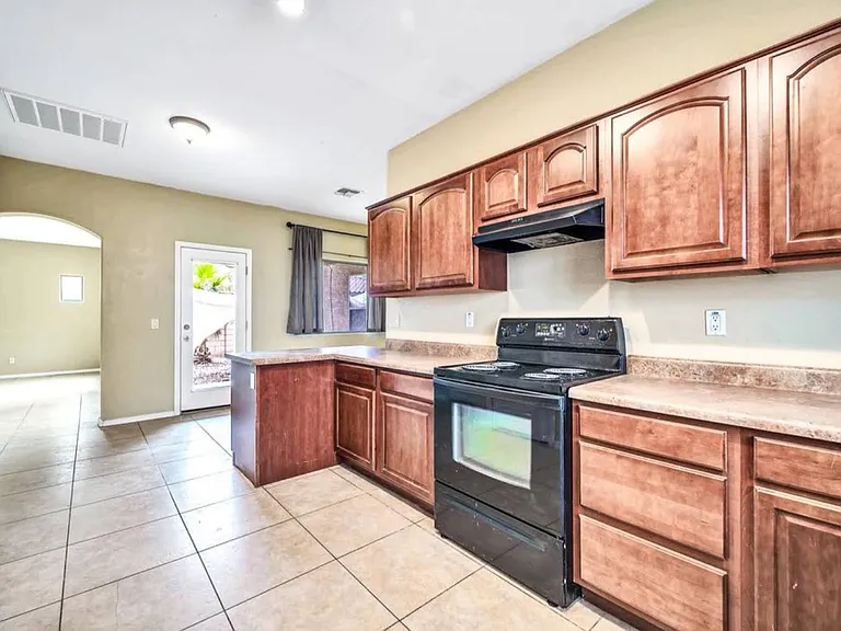 16037 W Custer Ln — Photo 6