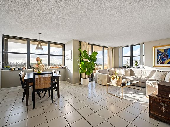 5th image of 2555 Collins Ave APT 1002