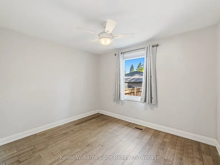 2300 Wagner Cres #UPPER — Photo 11