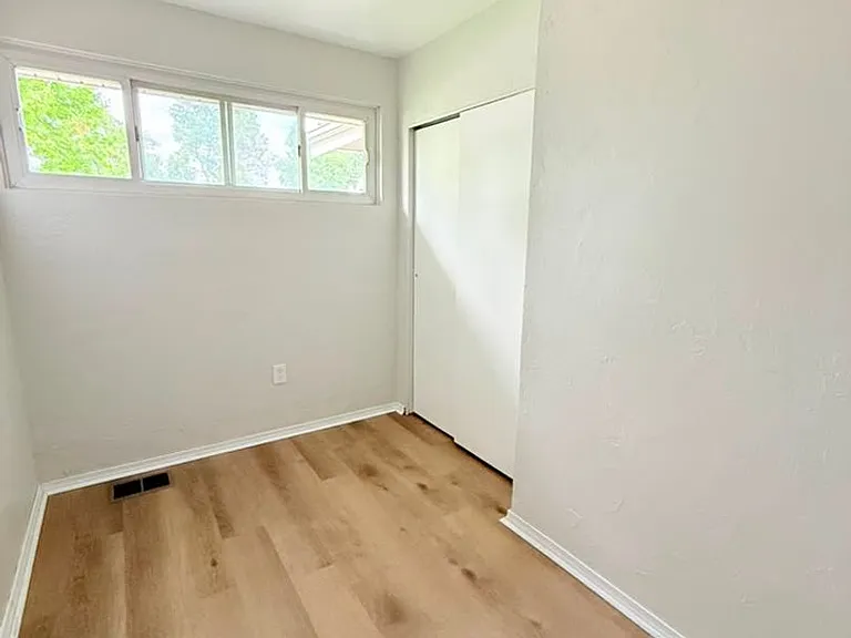 129 Windsor Dr — Photo 10
