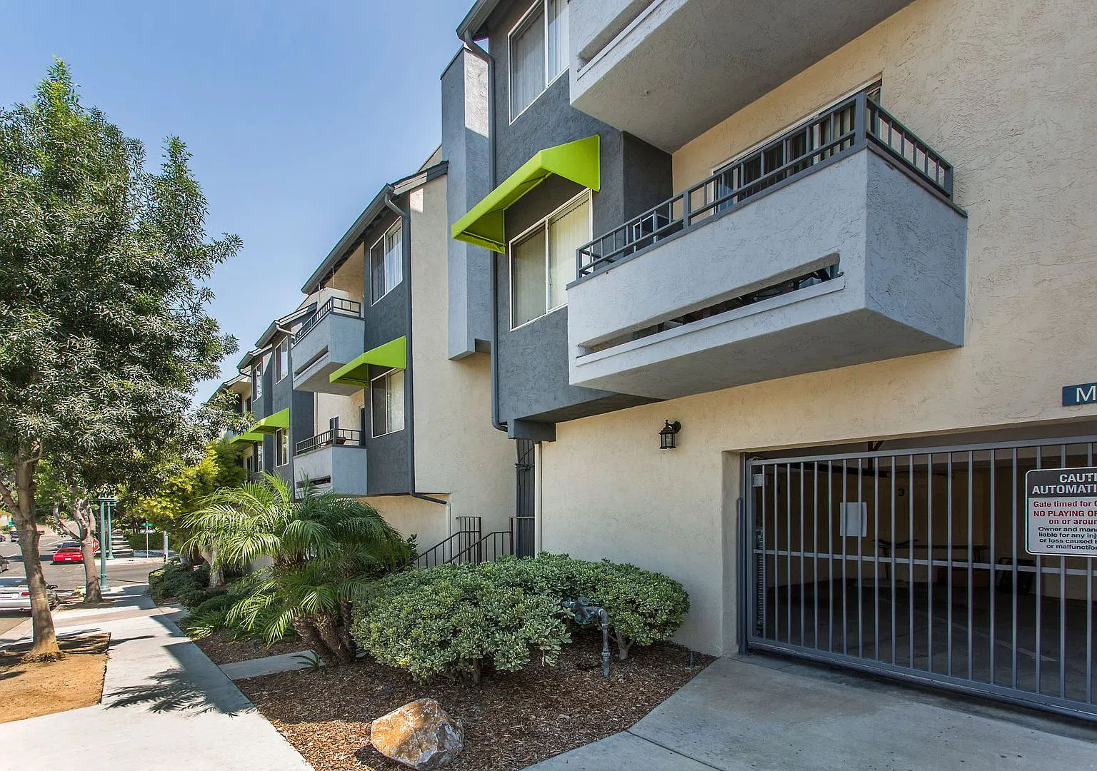 Golden Pacific Apartments — Photo 2