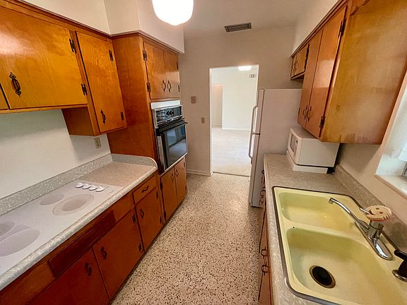 5th image of 1823 N Ocean Breeze