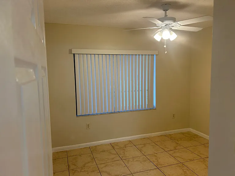 College Gardens Apartments — Photo 11