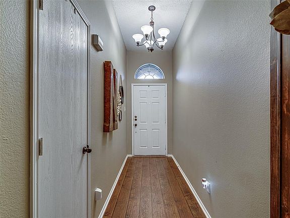 5th image of 811 Parkhill Dr