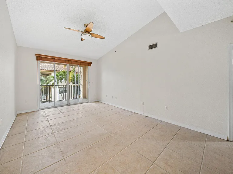 1803 N Flagler Dr #303 — Photo 11